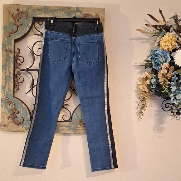 DKNY Ankle Jeans with Metallic& Blk Stripe. Excellent Condition NWOT Size 24 - Picture 6 of 17